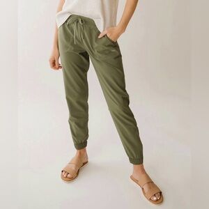 Albion Fit Jetsetter Jogger Olive Gold Zippers XS